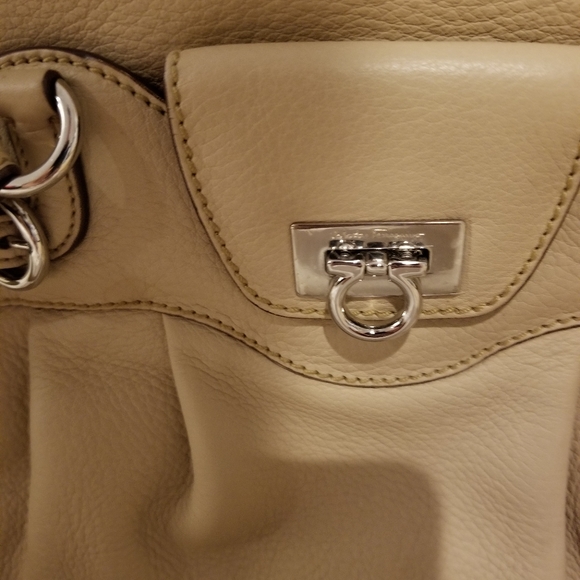 Ferragamo bag - Picture 3 of 7